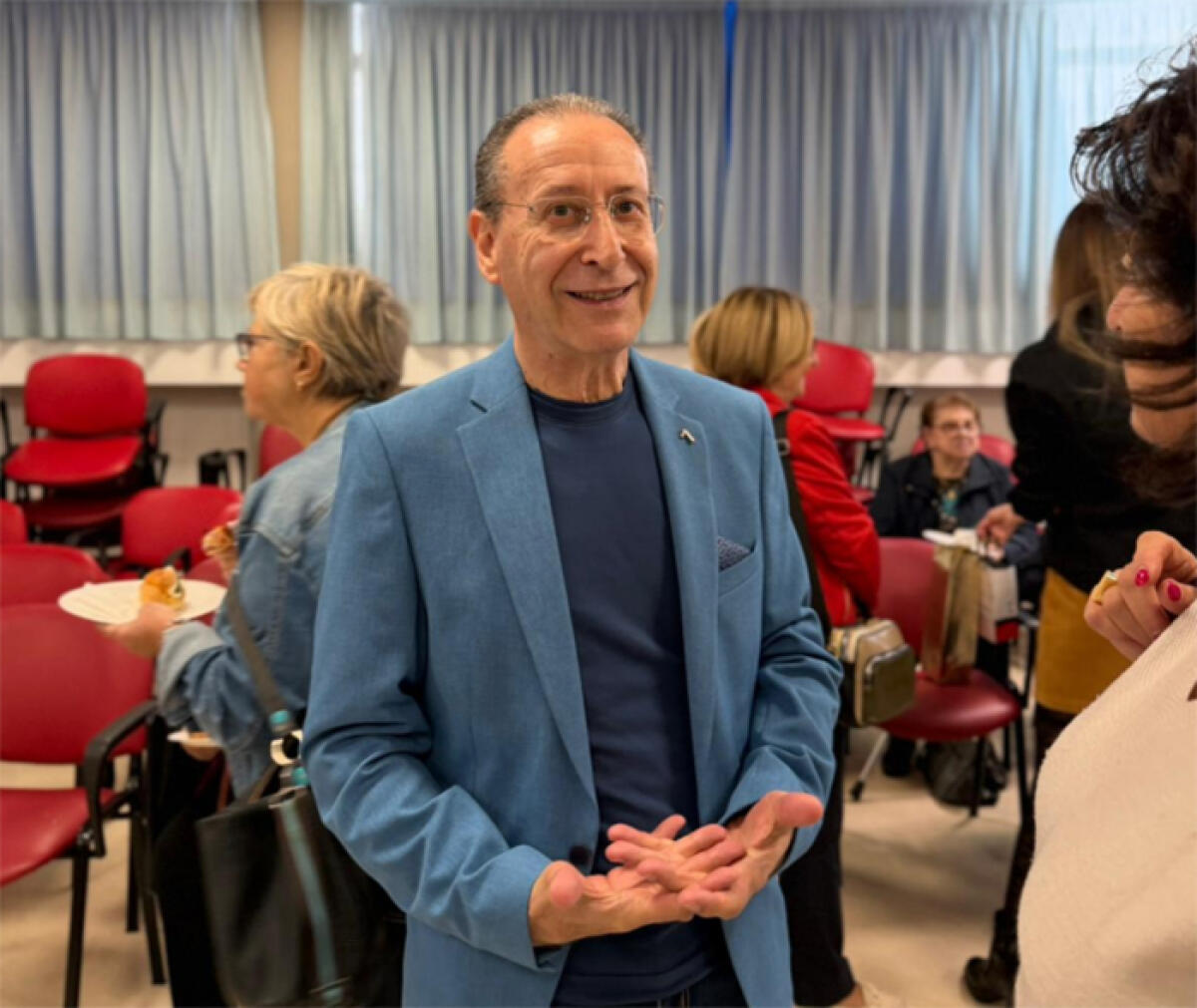 Aprilia, il dottor Mauro Scorretti va in pensione. Festa a sorpresa alla Asl, con colleghi e pazienti. - 