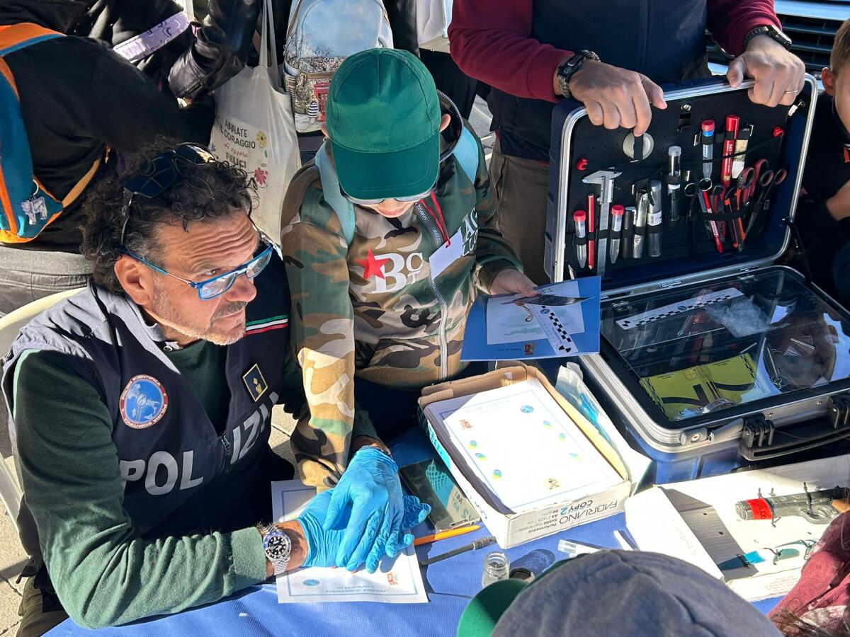 La polizia in piazza a Marino per la "Festa dei Nonni" - 
