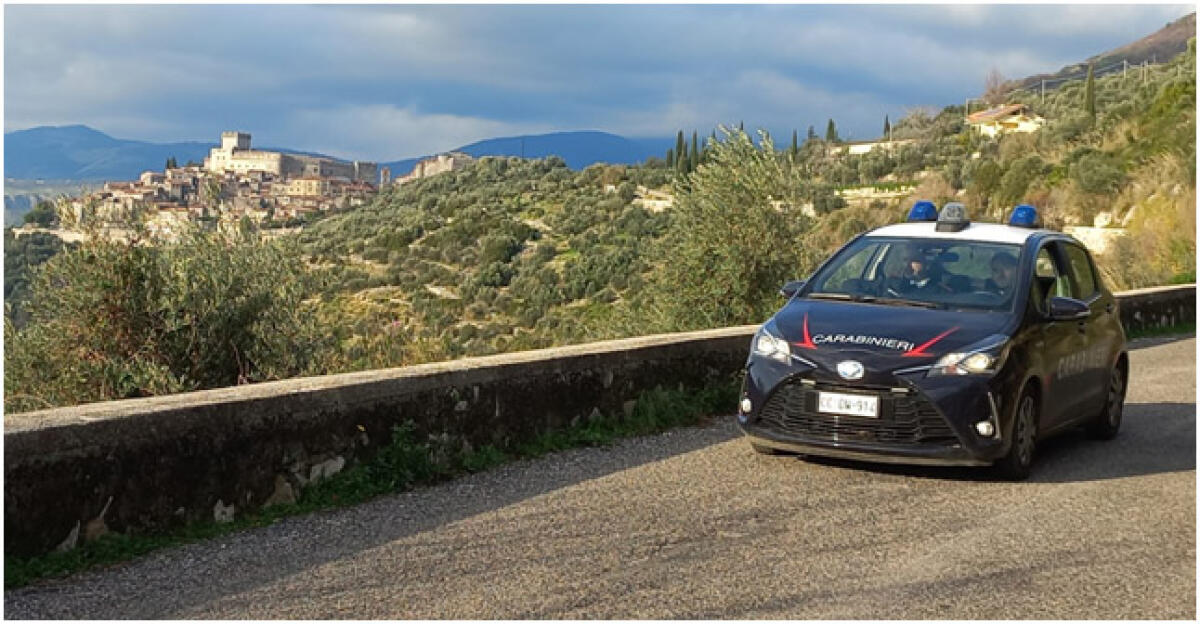 Picchia la guardia giurata dopo aver rubato alcolici, 37enne in arresto a Sermoneta - 