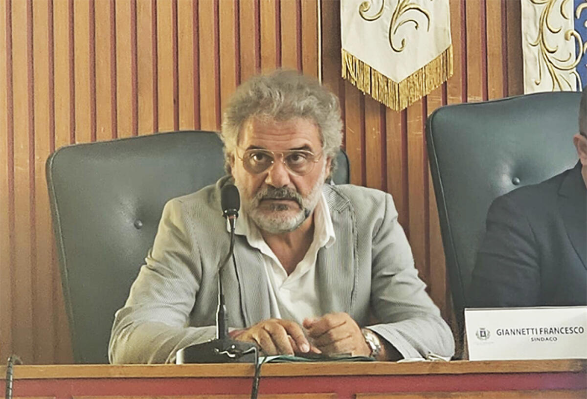 Terracina, il Sindaco Giannetti ritira le deleghe a tutti gli assessori della Giunta Comunale. - 