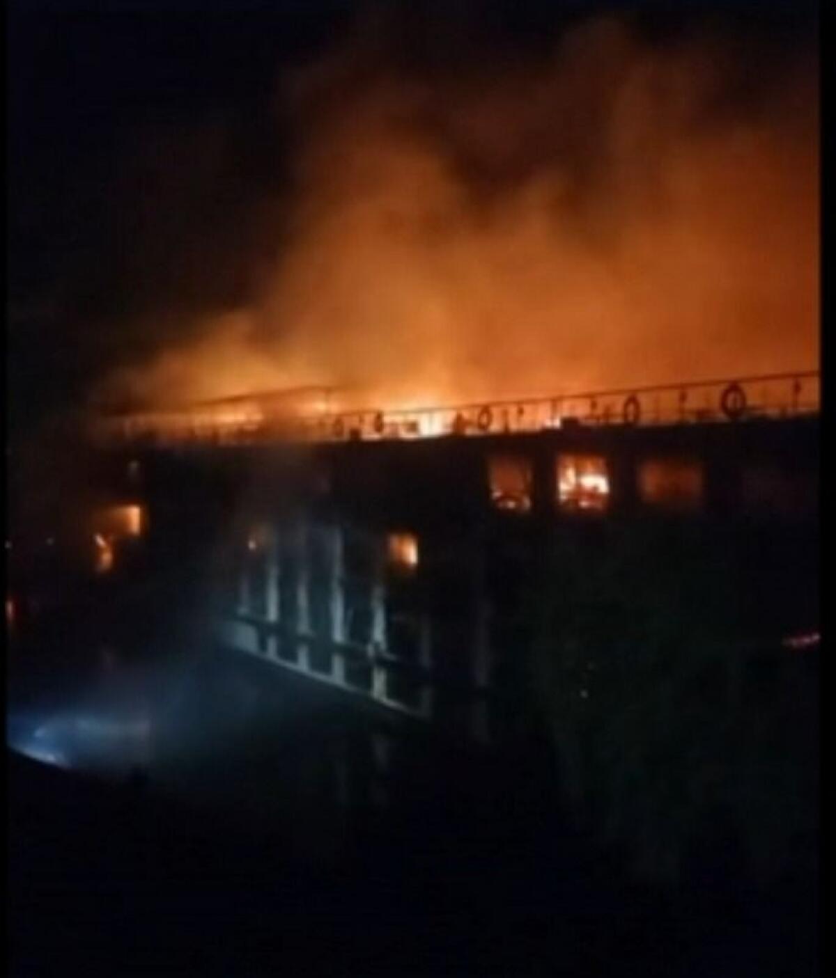 Anche 2 cittadini di Pomezia sulla nave Empress andata a fuoco in Egitto, la sindaca: "Stanno bene" - 