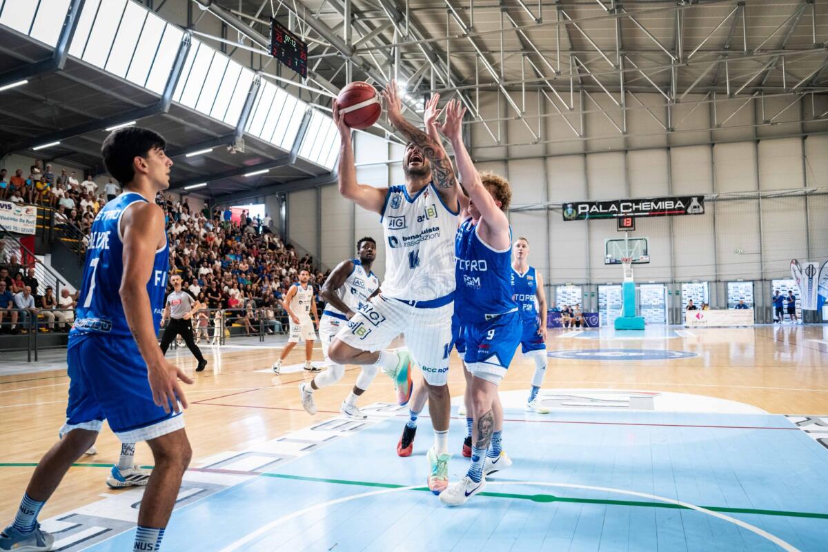 Basket - Latina batte Jesi, avanti tutta - 