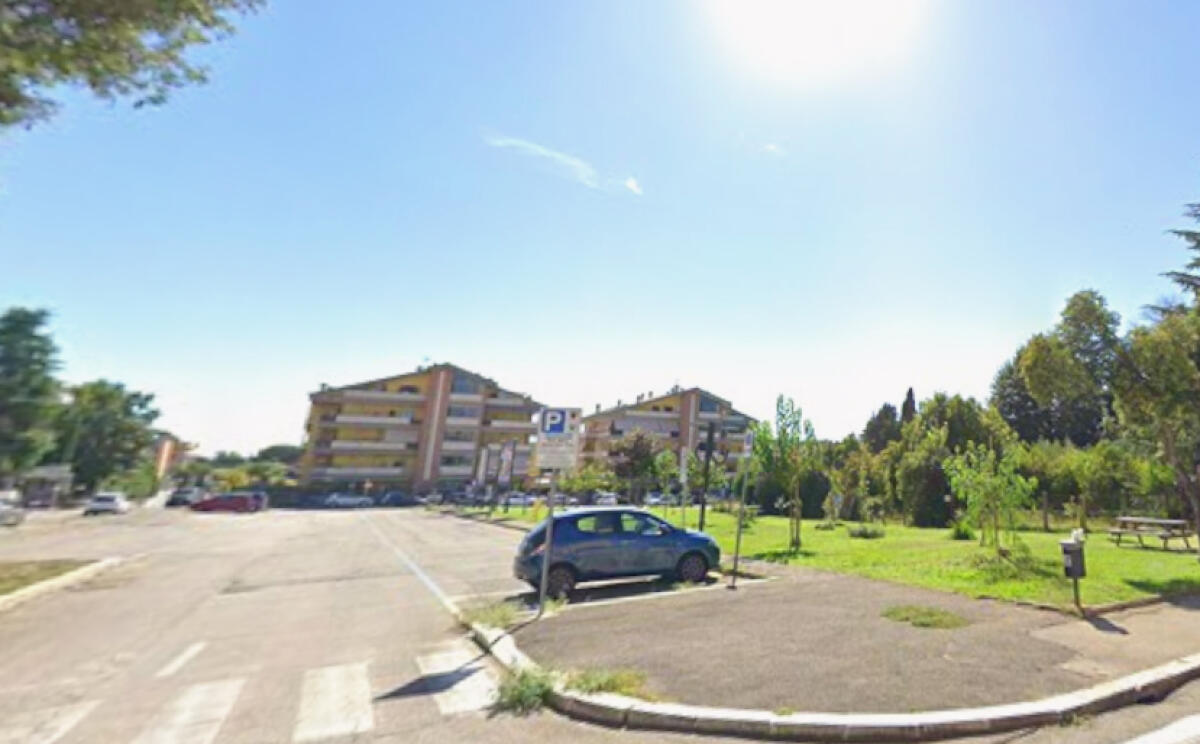 Aprilia - Nell'area verde di via delle Palme un parco attrezzato a costo zero - 