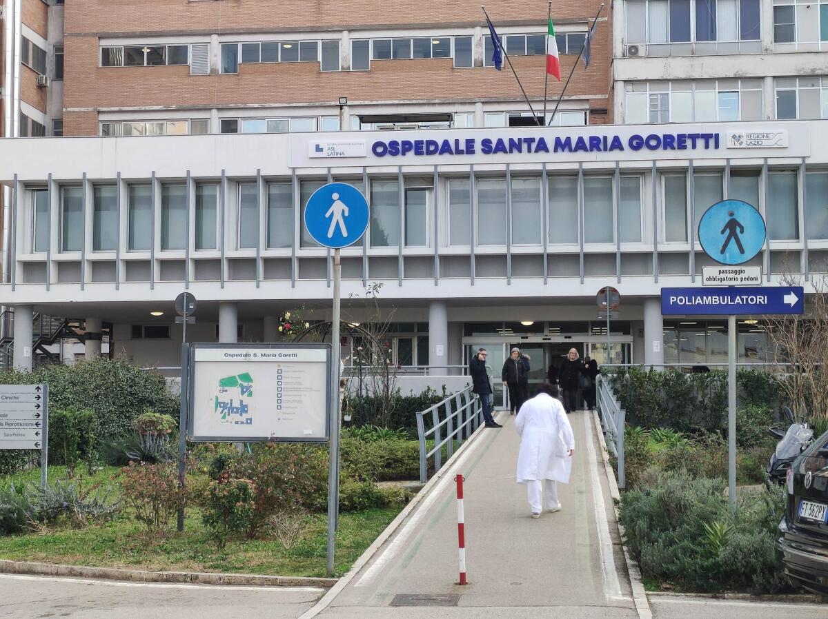 Investita mentre attraversa la strada, ferita 64enne - 