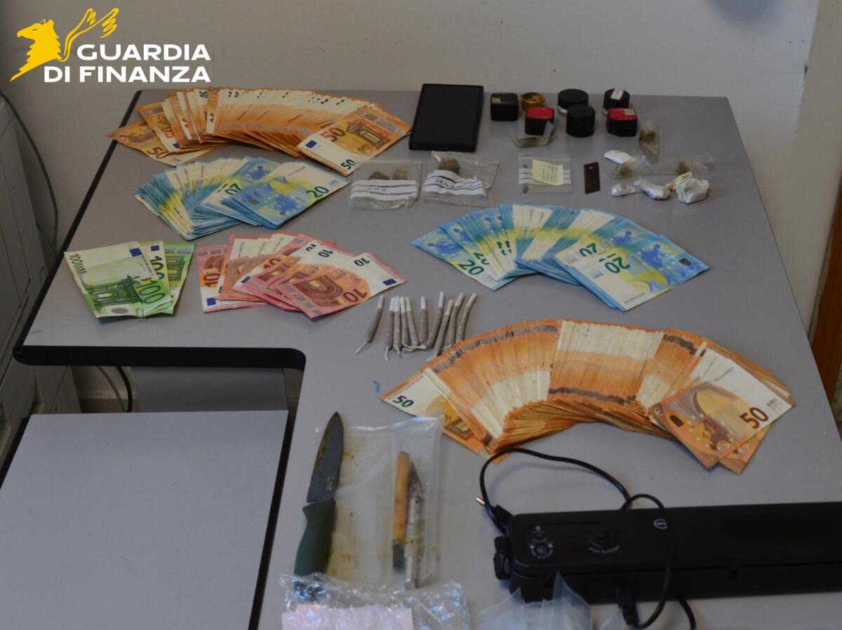 Pusher fermato nel sud pontino: sequestrati hashish, marijuana e 17mila euro in contanti - 