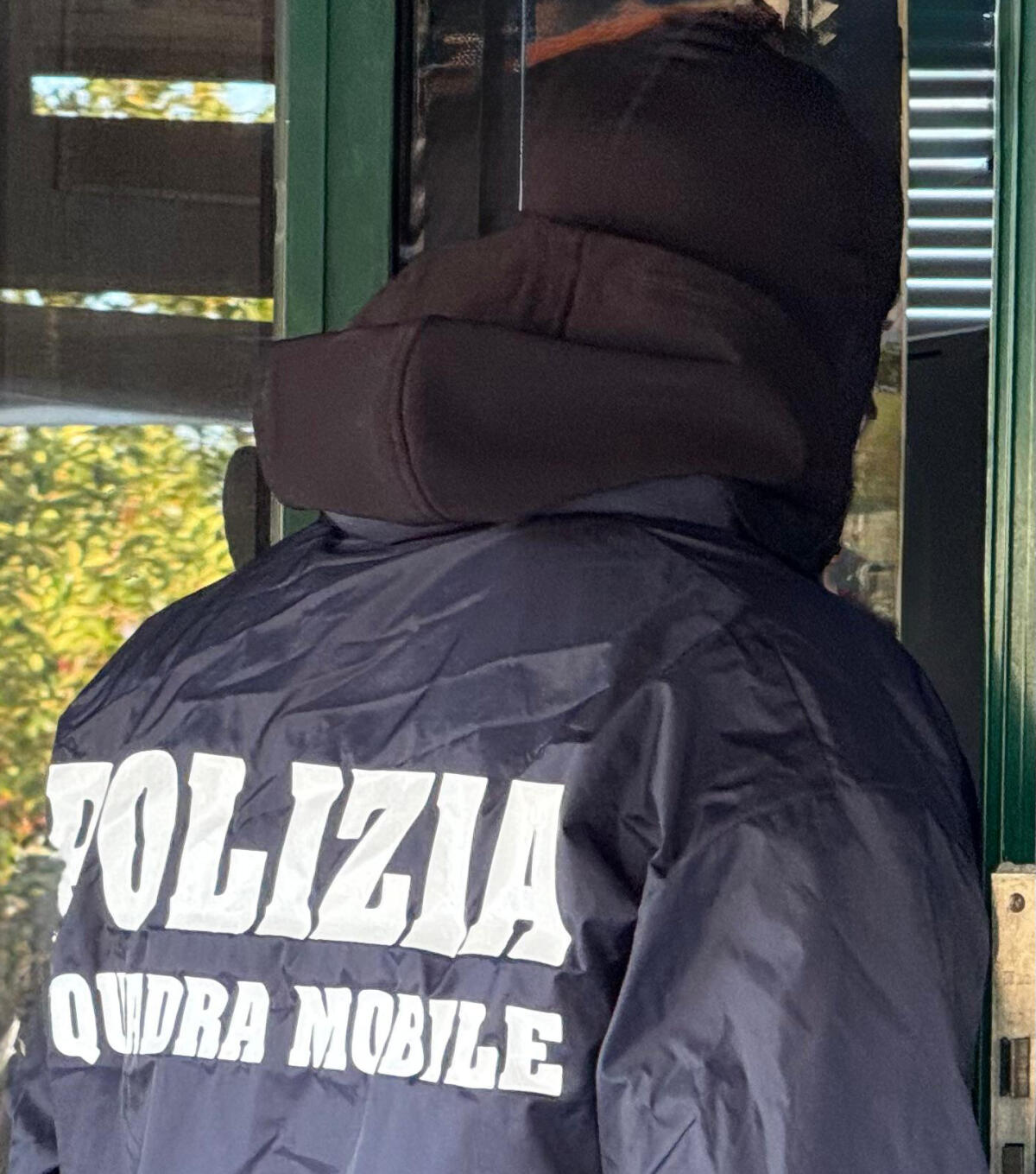 Sequestro di persona, prostituzione minorile, violenza sessuale: arrestato in una stanza d'albergo - 