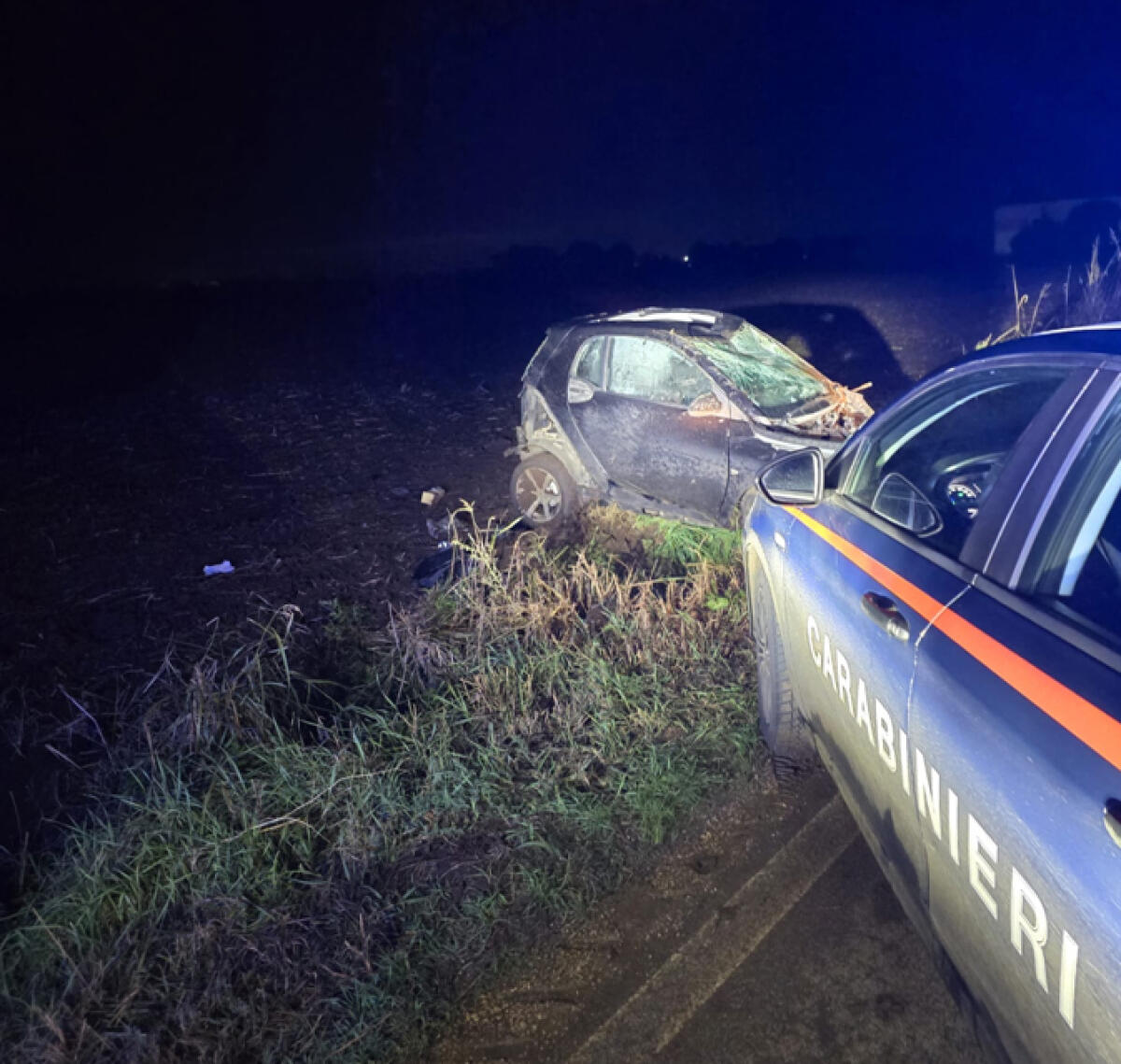 Scene da "Fast & Furious" a Sezze: 27enne fugge all'alt, inseguito finisce in un canale - 