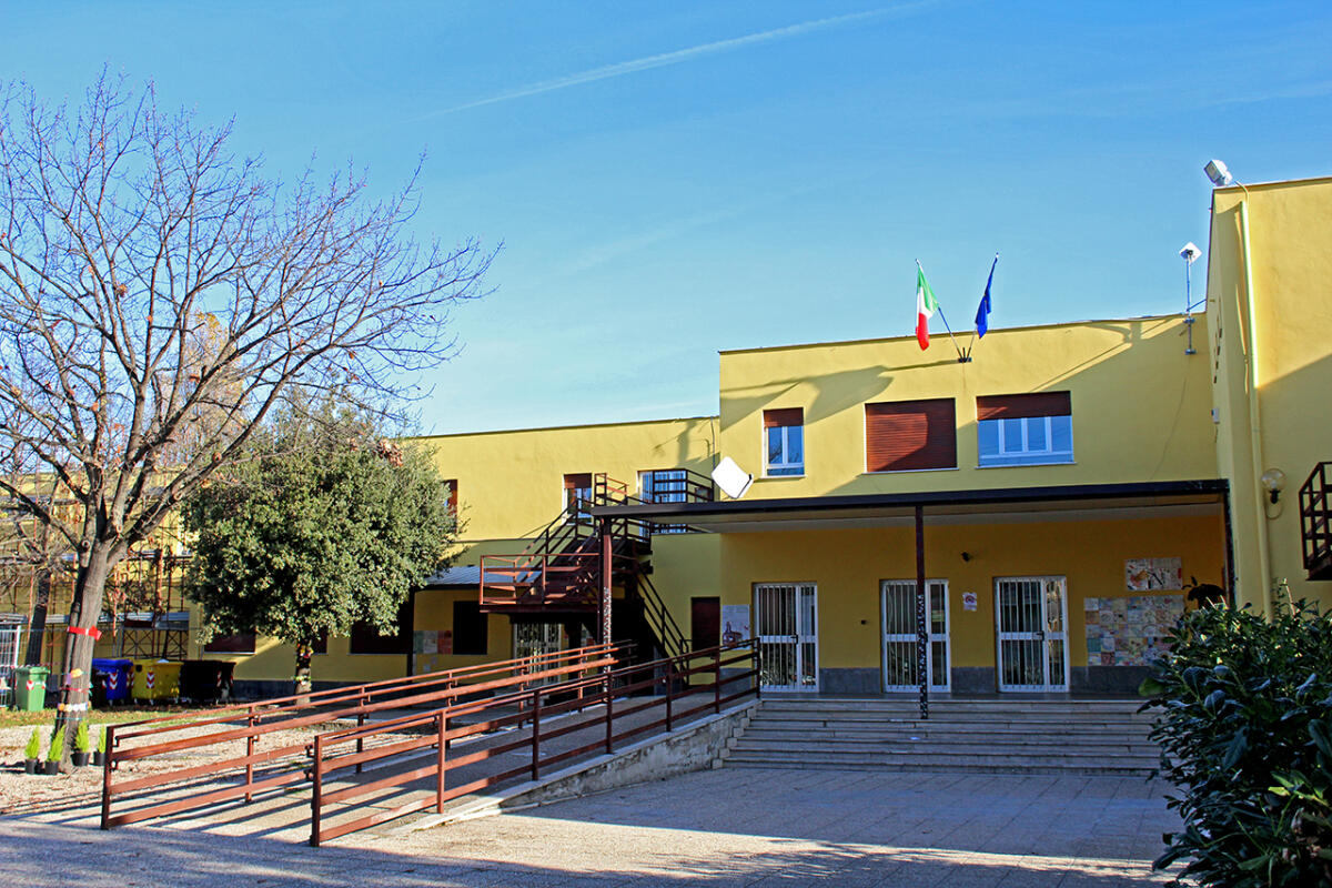 Aprilia - Termosifoni guasti alla scuola Montarelli, bimbi al freddo: "Nonostante i solleciti al Comune nessun intervento" - 