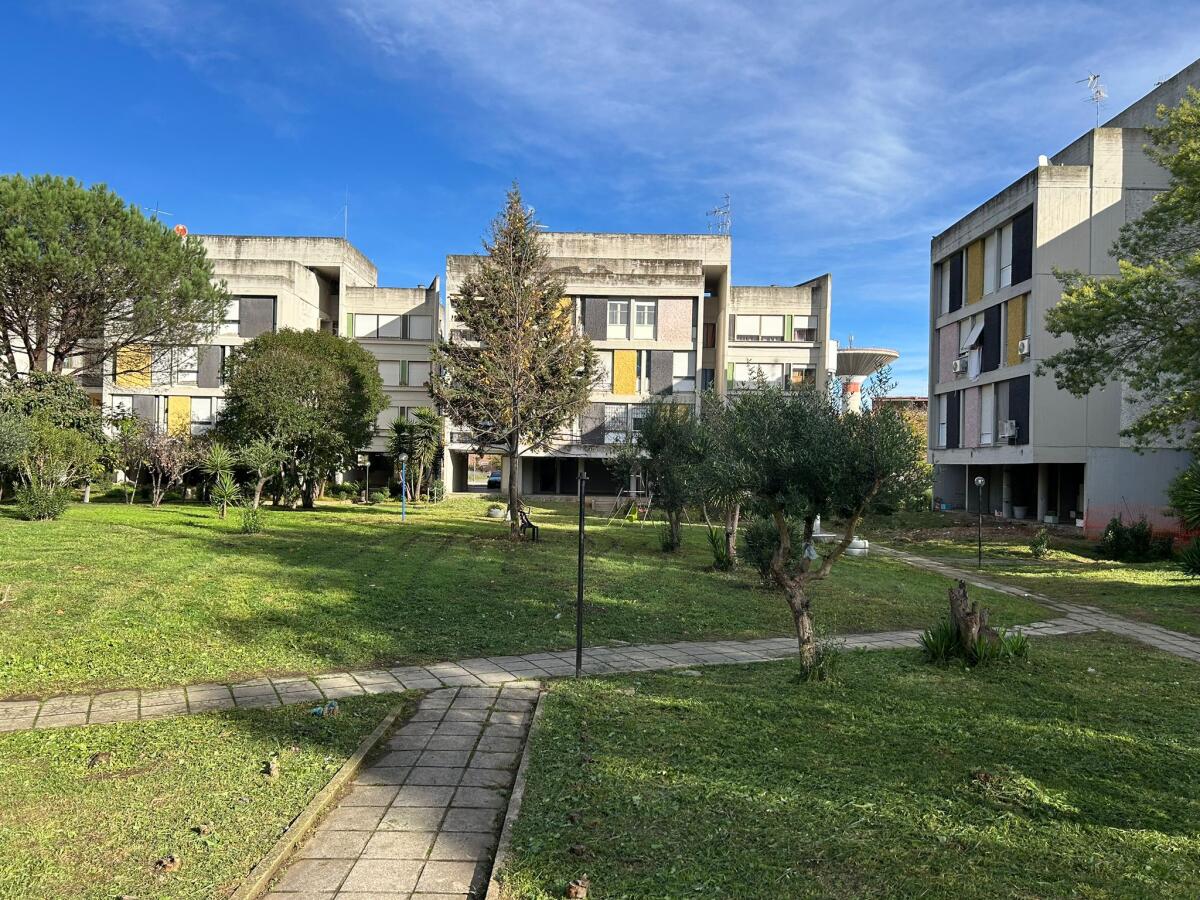 Proseguono gli interventi Ater ai palazzi Arlecchino di Latina dopo gli attentati - 