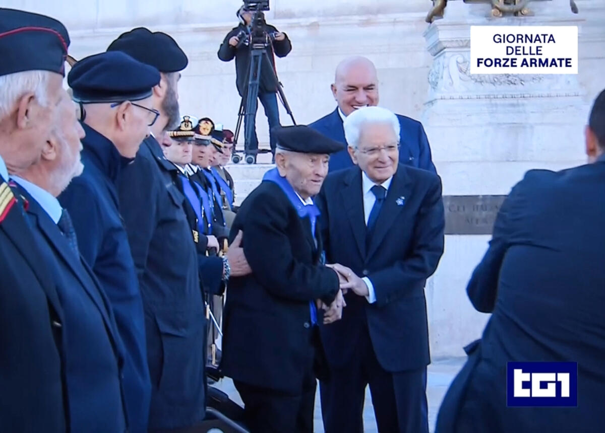 Ivo Castellucci festeggia 104 anni con la stretta di mano al Presidente Mattarella - 