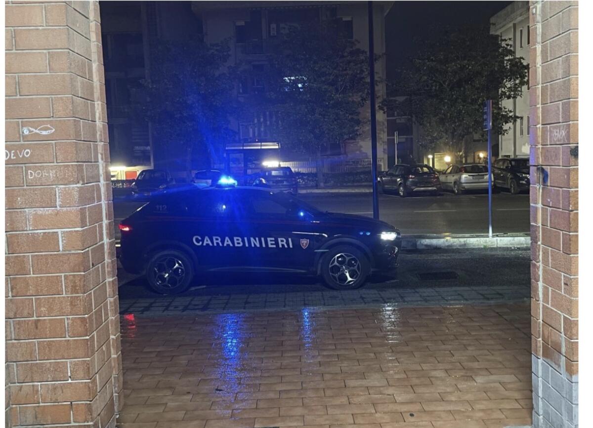 Aprilia - Tenta di tutto per scappare dai carabinieri, dopo l’incidente viene denunciato - 