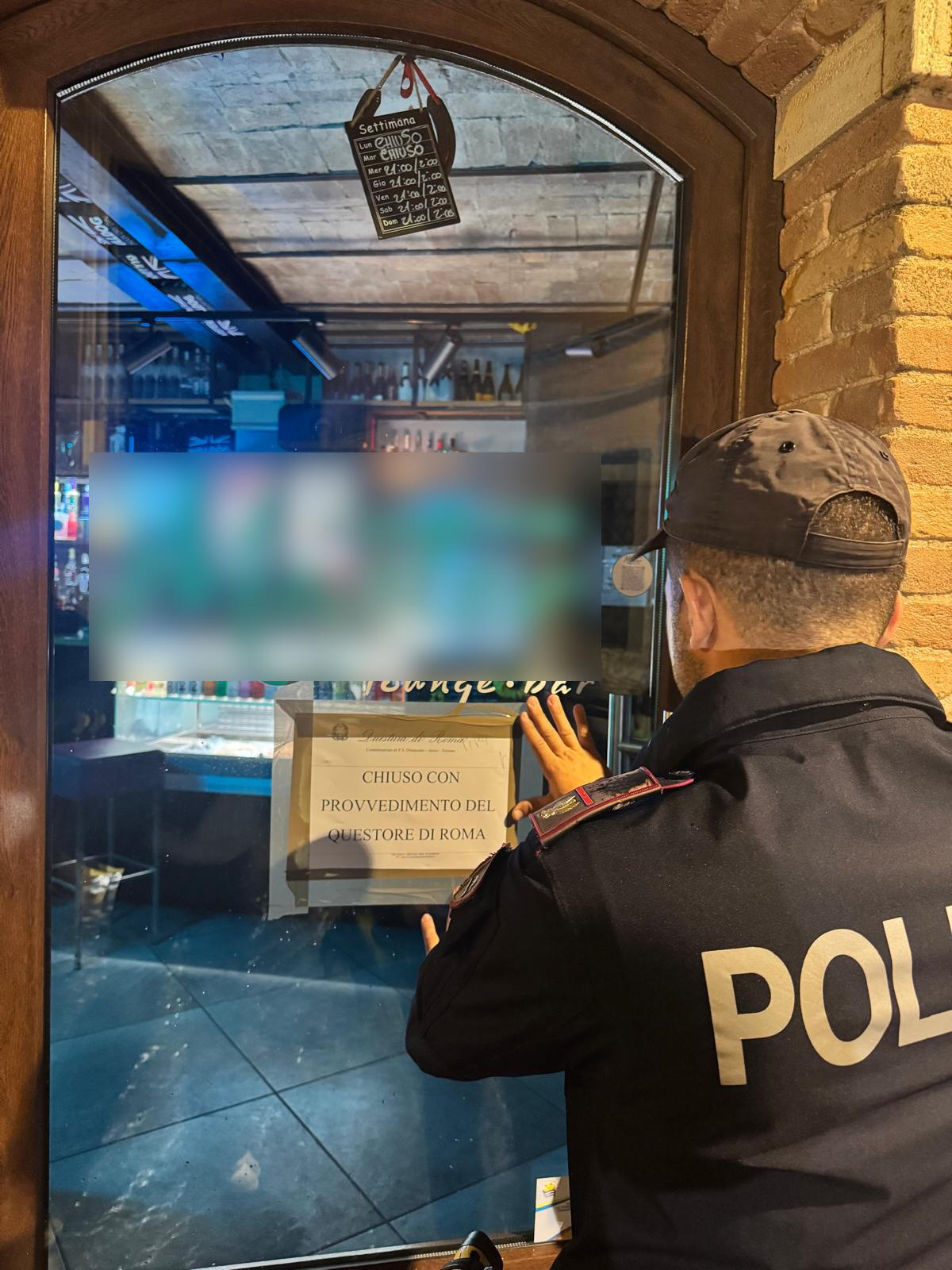 Nettuno, alcool ai minori e ritrovo di persone ‘note’. Sequestrato un bar nel cuore della città. - 