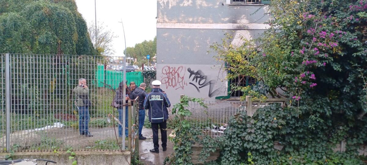 Lavinio Stazione, intervento di messa in sicurezza: rifiuti e degrado ovunque - 