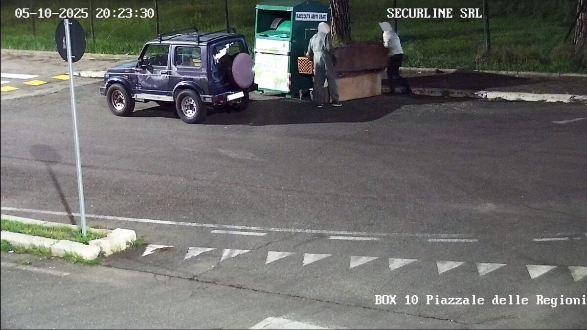 Abbandono dei rifiuti, la stretta del Comune di Pomezia grazie alle fototrappole - 