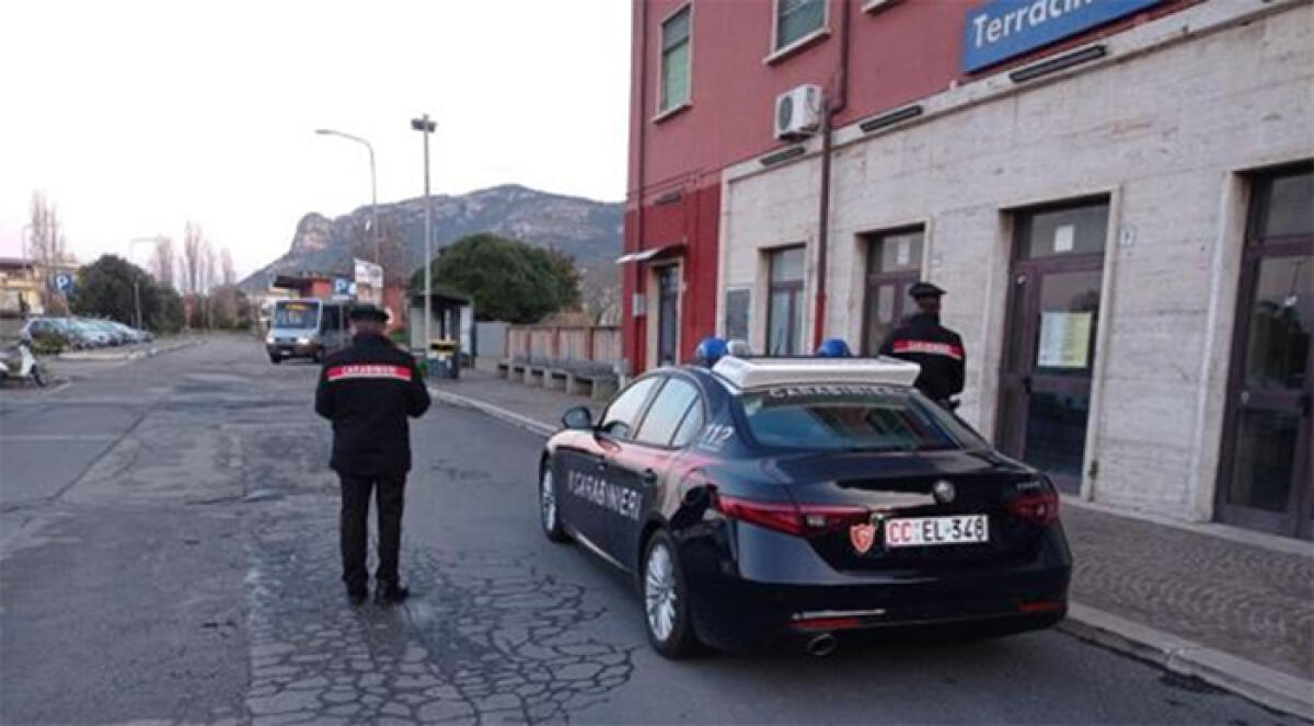 Dormiva in un locale della stazione ferroviaria di Terracina: 22enne denunciato per invasione di edificio pubblico. - 