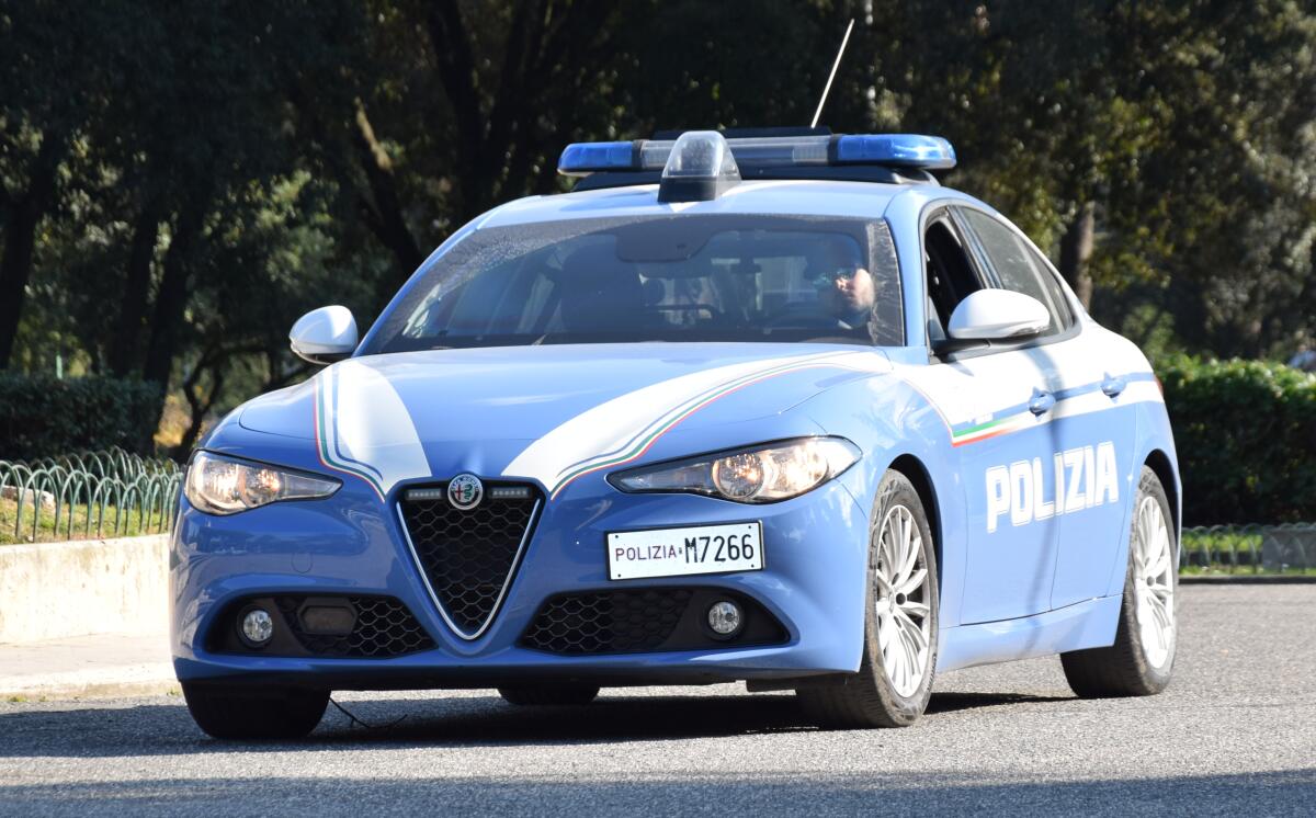 Avvicinato con una scusa e rapinato del telefono - 