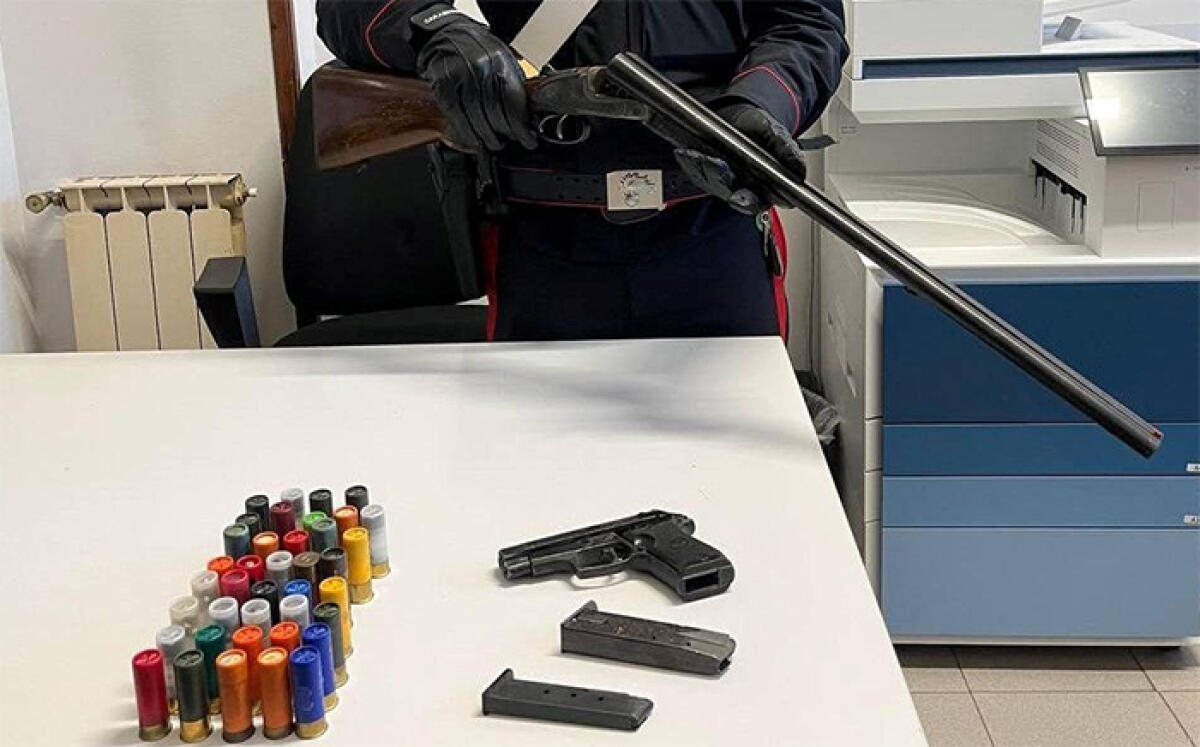 Armi e munizioni nel suo appartamento ad Ardea, 46enne arrestato dai Carabinieri. - 