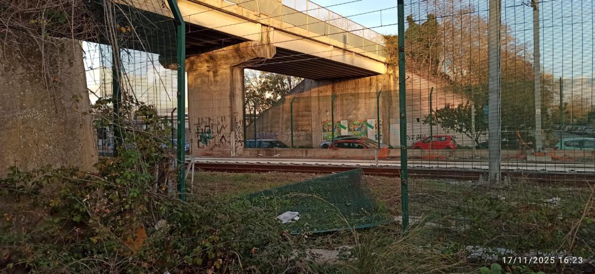 Aprilia - Parcheggi delle stazioni al buio: "Così si favoriscono situazioni di pericolo" - 