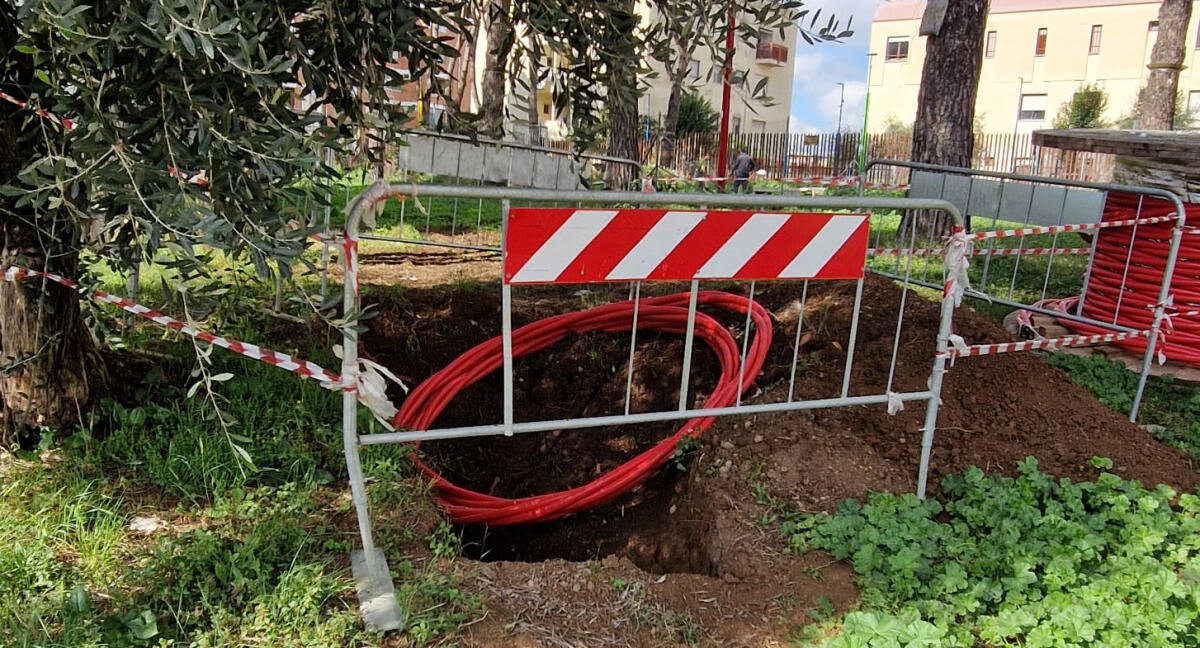 Aprilia - Cantieri non segnalati, voragini pericolose e strade al buio: "Troppi disagi al quartiere Agroverde" - 