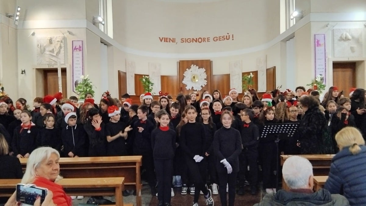 Note di gioia all'Istituto Comprensivo "Giovanni Pascoli": la musica delle classi prime accende il Natale. - 