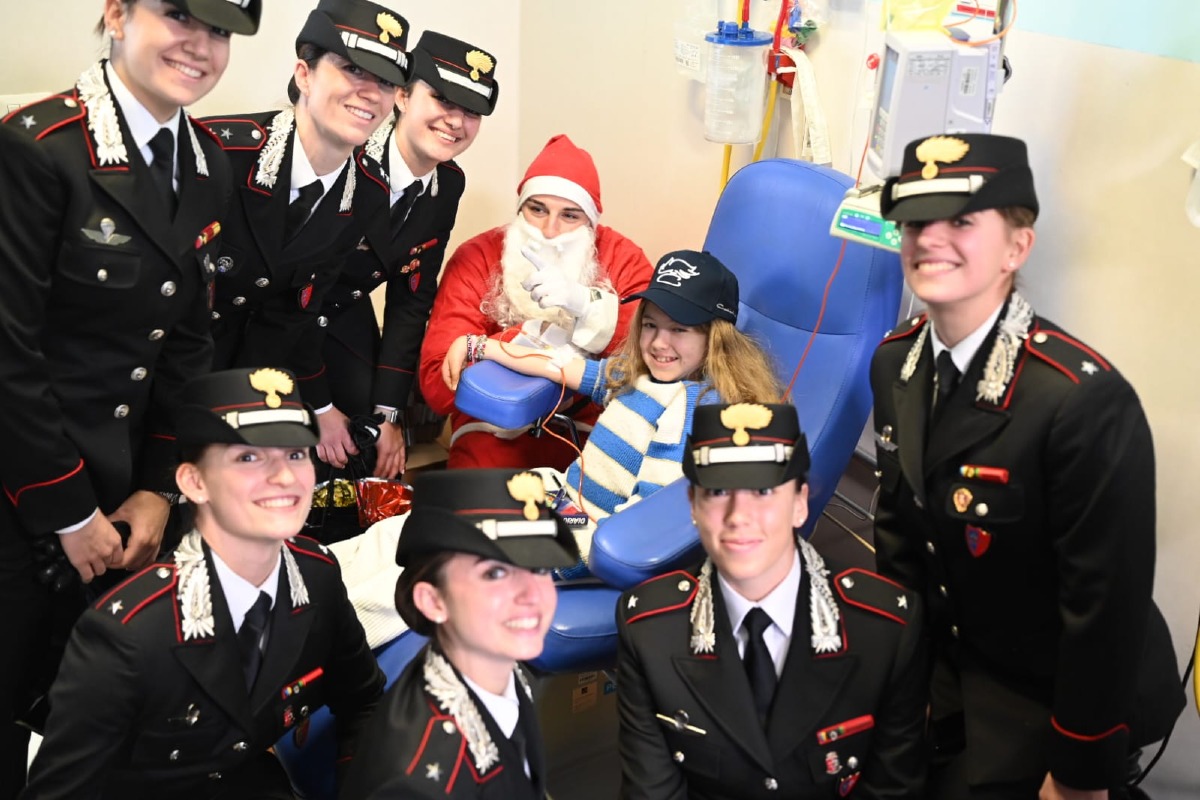 Natale, Carabinieri in visita ai bambini ricoverati al policlinico “Gemelli” di Roma. - 