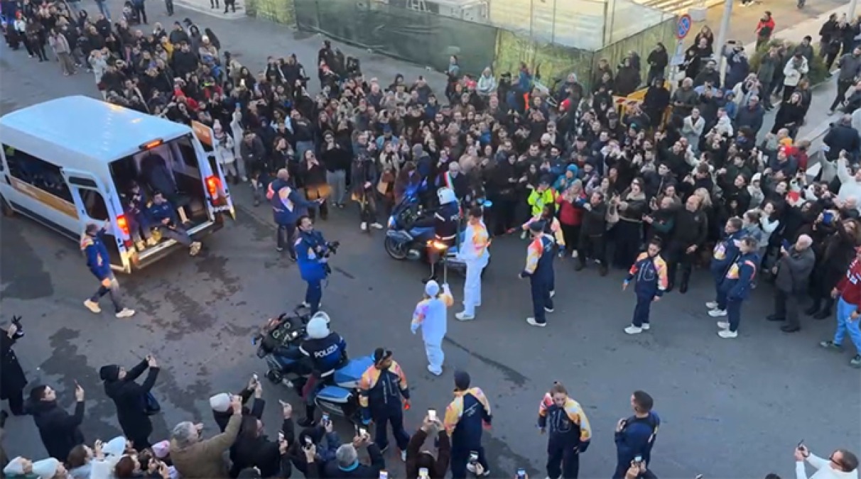 La Fiamma Olimpica passa anche per Sabaudia e San Felice Circeo: in migliaia ad attenderla. - 