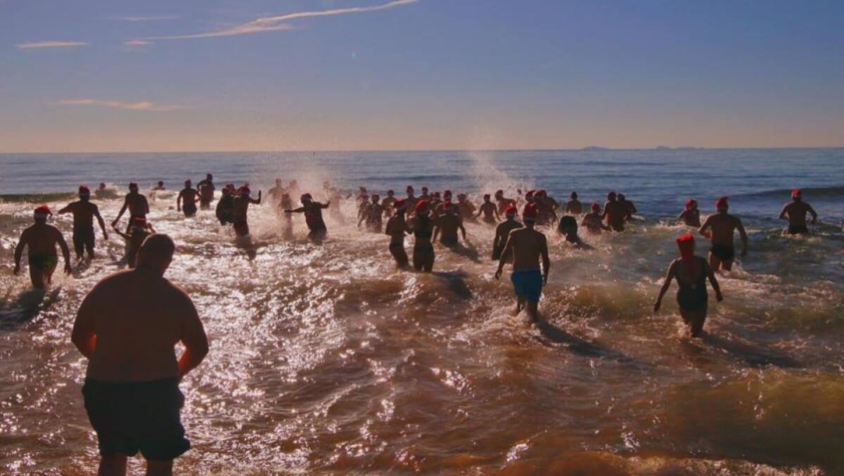 Bagno di Capodanno a Nettuno. Una tradizione che va avanti da 39 anni. - 