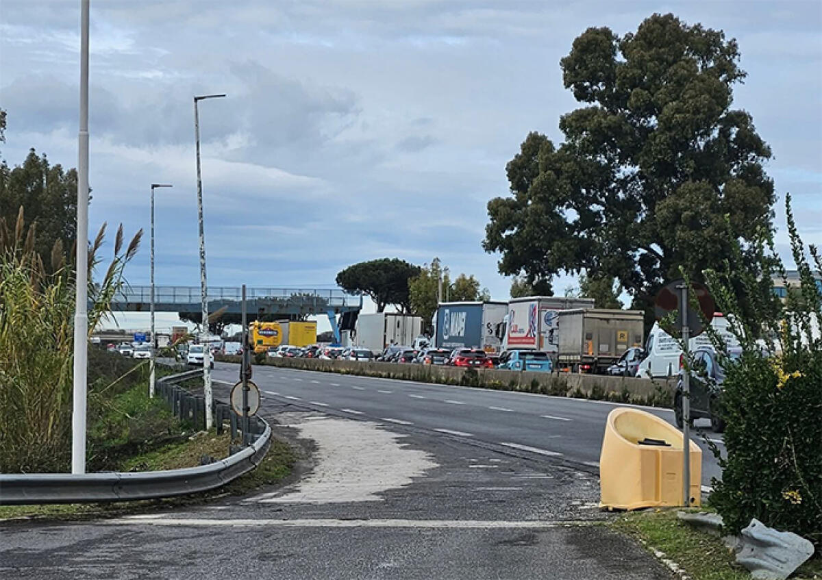 Due incidenti nella mattinata sulla Pontina, ad Aprilia, tra via Selciatella e Campoverde. Si procede a passo d'uomo. - 