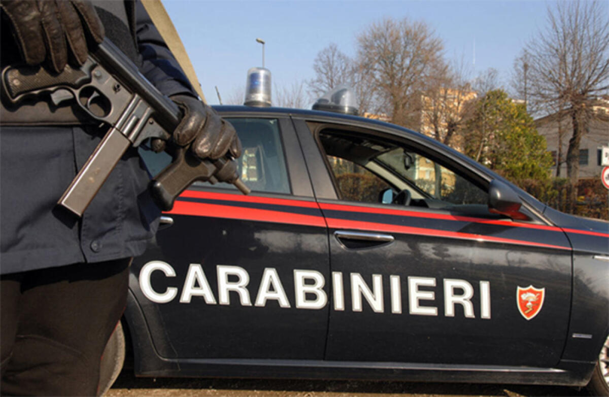 Ubriaco al volante finisce contro un autobus, denunciato - 
