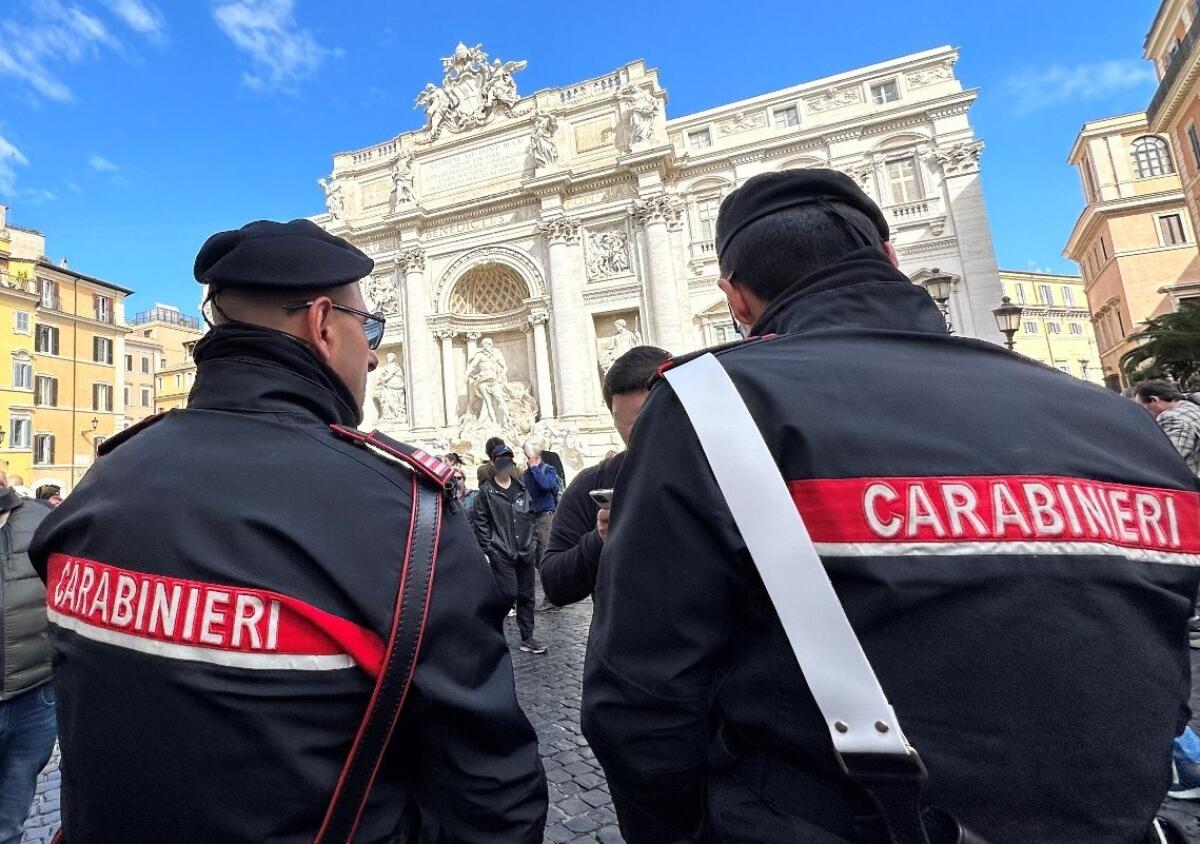 Furti, truffe e gioco d’azzardo con il gioco delle tre campanelle in centro a Roma: 3 arresti e 5 denunce. - 