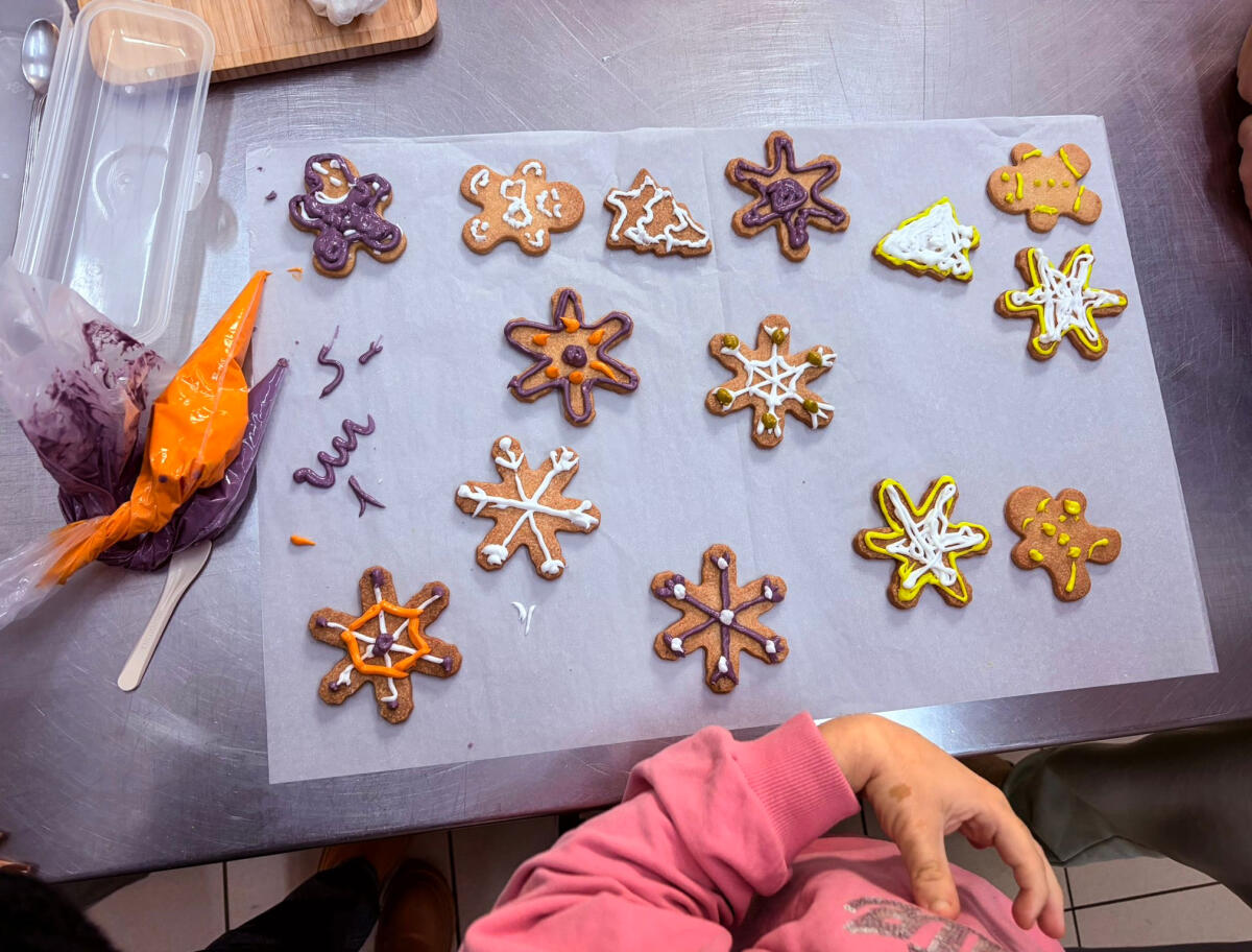 Cisterna, i ragazzi del centro disabili “Agorà” con le mani “in pasta” per le feste natalizie. - 