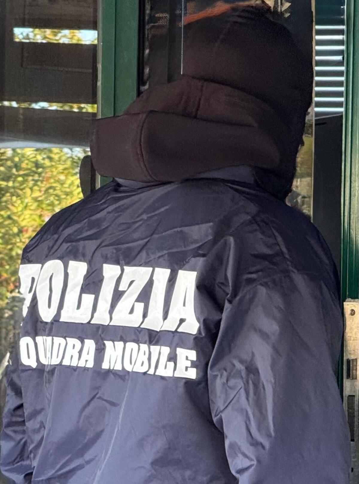 Finge una storia d’amore, la fa arrivare in Italia e la avvia alla prostituzione. Un fermo della Polizia. - 