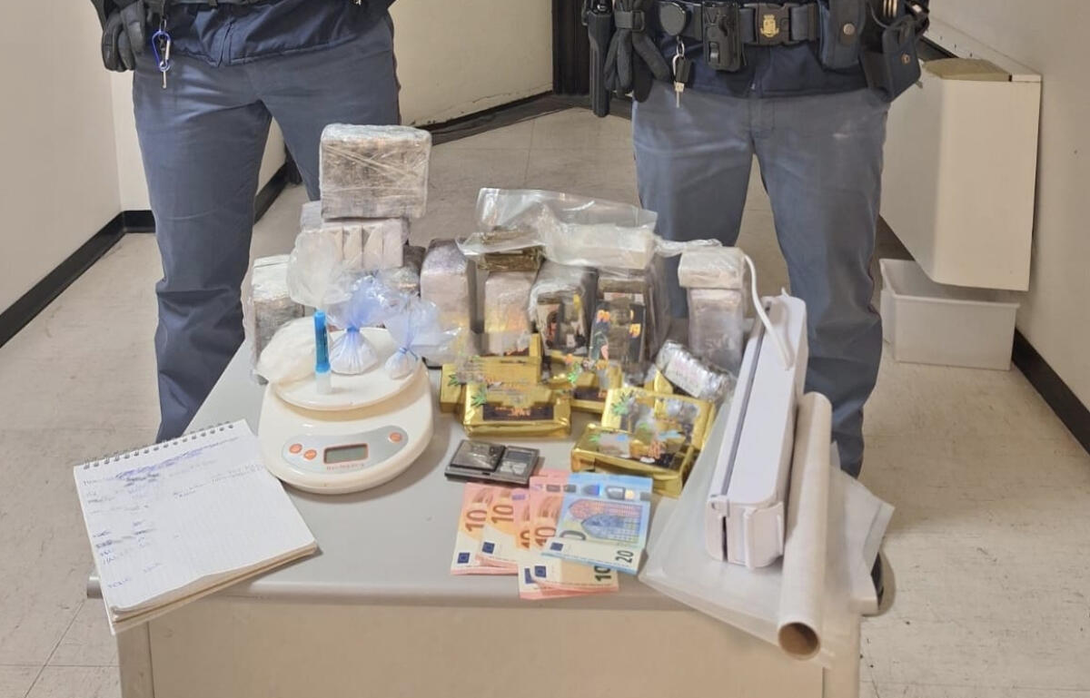 Nascondeva l'hashish ghiacciato nel caffé, in arresto corriere della droga - 