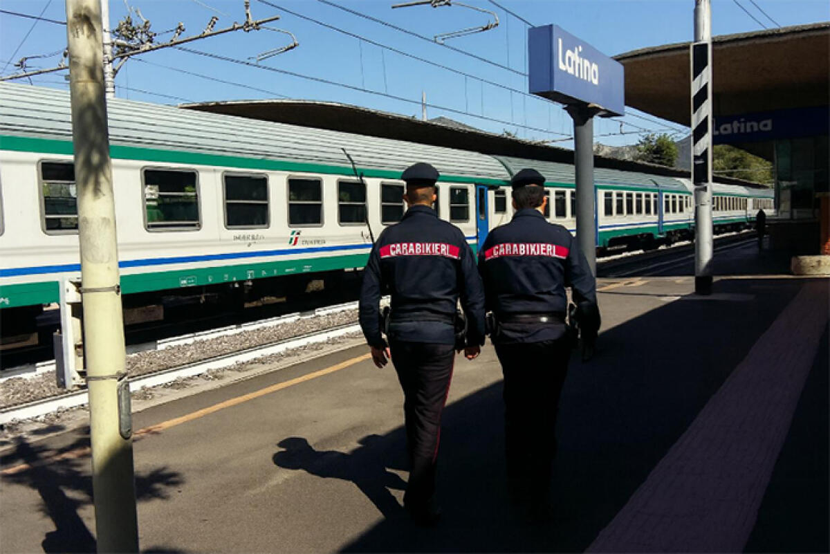 Rubano la borsa di una dipendente del bar della stazione di Latina Scalo, poi tentano di prelevare con il suo bancomat. - 
