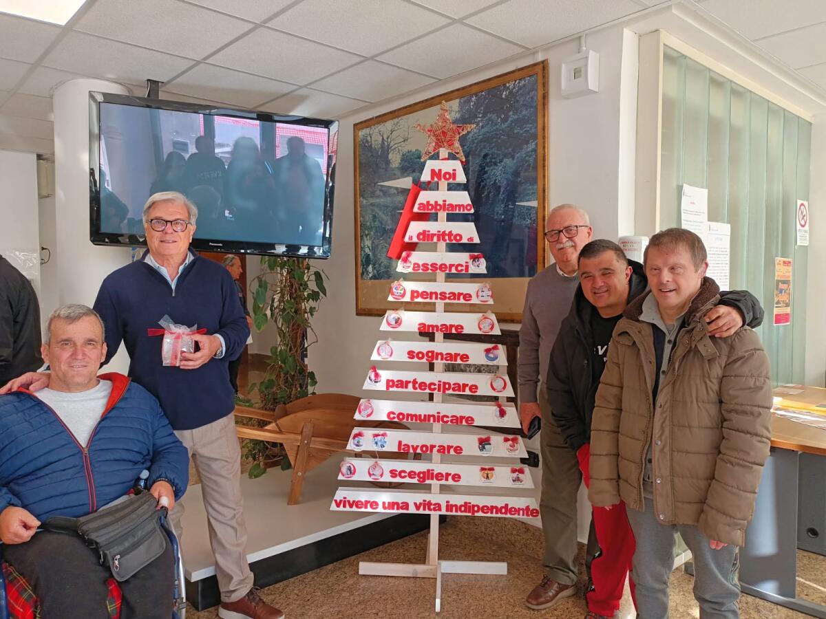 In Comune a Cisterna l’Albero dei Diritti dei ragazzi del centro diurno “Agorà”. - 