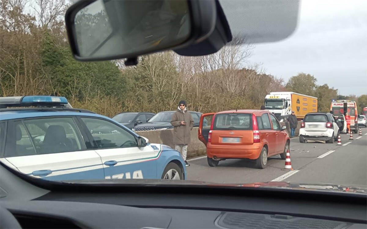 Code di oltre 5 chilometri sulla Pontina per un incidente all’altezza di Spinaceto. - 