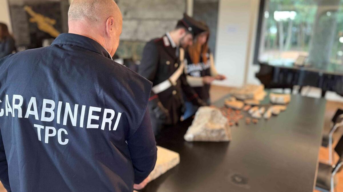 Scavi clandestini e ricettazione di beni archeologici trafugati: 56 ordinanze di custodia cautelare. - 