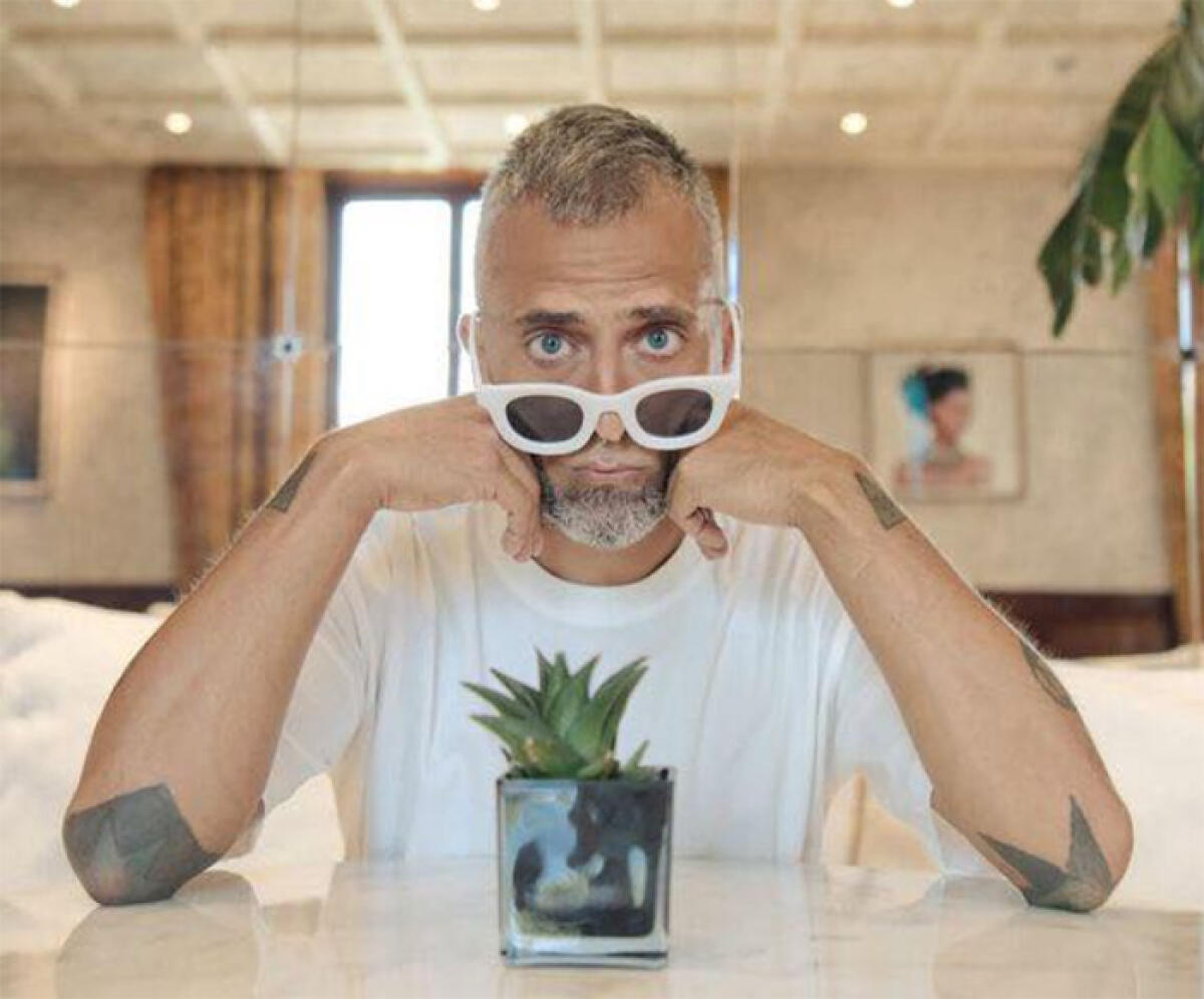 Addio all'ironico influencer Andrea Algieri, lo stylist con la passione per il cinema. Era originario di Velletri. - 