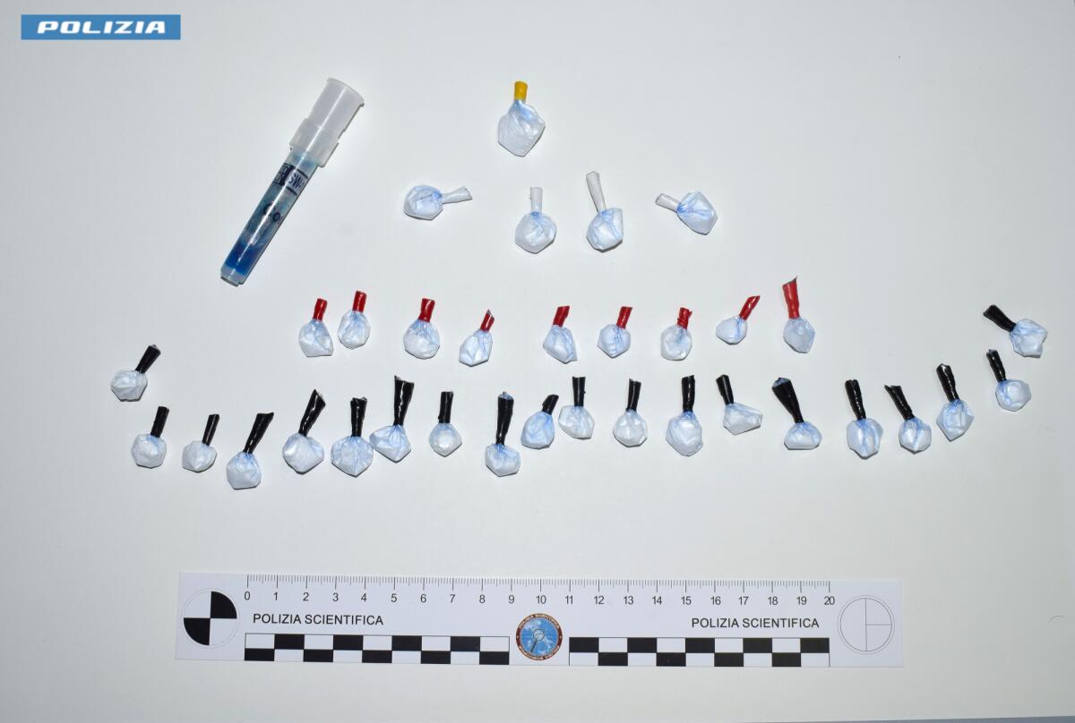 Tenta di nascondere la cocaina in auto, arrestato dalla polizia di Cisterna - 