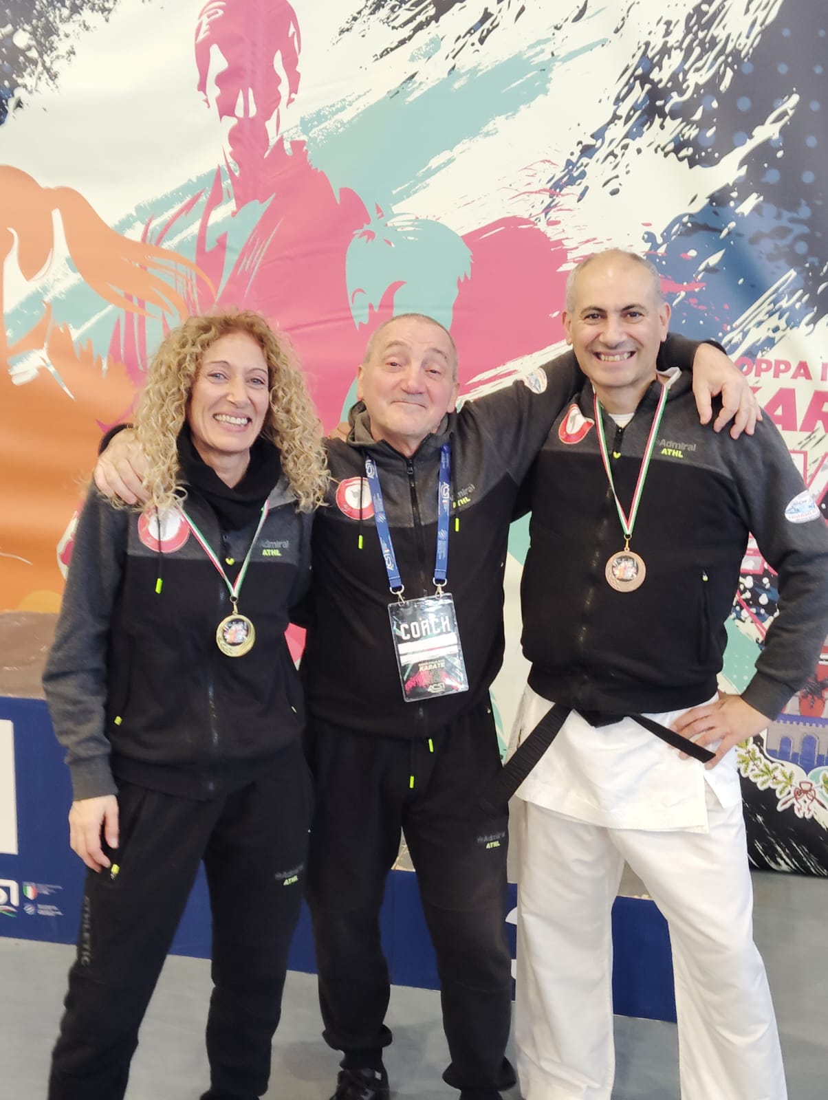 Aprilia Kolada -IL MAESTRO AMATO TRA POMPEI SILVIA (ARGENTO) E POMPEI ALESSANDRO (BRONZO)