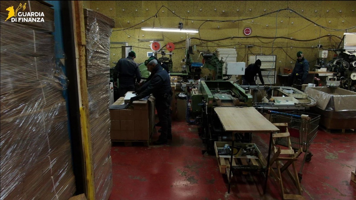 Finanza_Pomezia_sigarette3