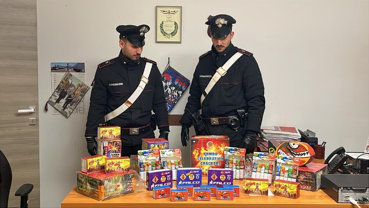 Vendita abusiva di manufatti pirotecnici: i Carabinieri denunciano un uomo a Lavinio. - 