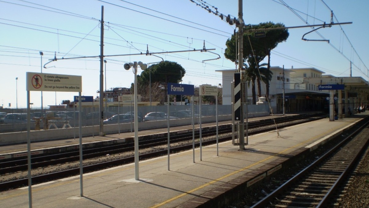 22enne accoltellata all’alba alla stazione di Formia da una clochard. - 