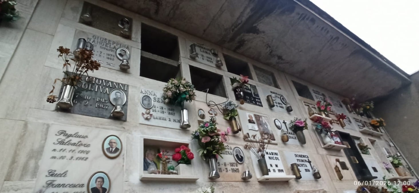 Aprilia - Cimitero, urne cinerarie in attesa: "Chi vuole può portarle a casa temporaneamente pagando 18 euro" - 