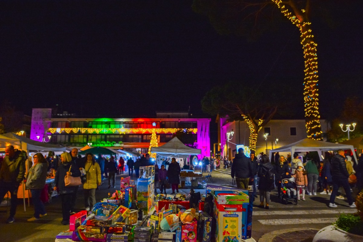 Aprilia - Quasi mille calze consegnate per la Befana, Il Mercatino: "Saremo presenti anche nel 2026" - 