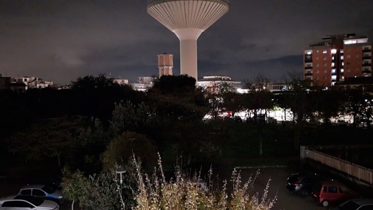 Aprilia, 8 giorni di buio totale al Parco Manaresi. “Un disastro la manutenzione dell’illuminazione pubblica”. - 