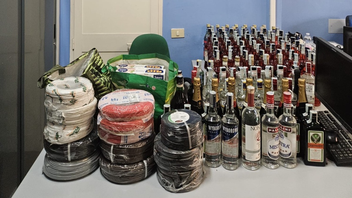 Controlli della Polizia nelle “zone rosse” del capoluogo pontino: due uomini denunciati per ricettazione. - 