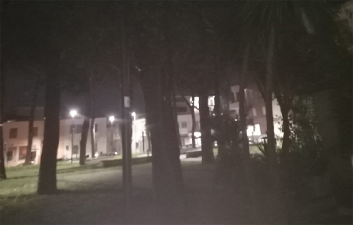 Aprilia - Anche la Pinetina di via degli Oleandri ora è al buio - 