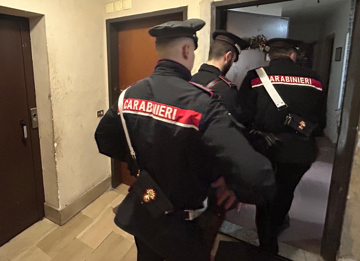 Aggredisce e minaccia la compagna con un coltello. I Carabinieri di Frascati arrestano un 37enne. - 