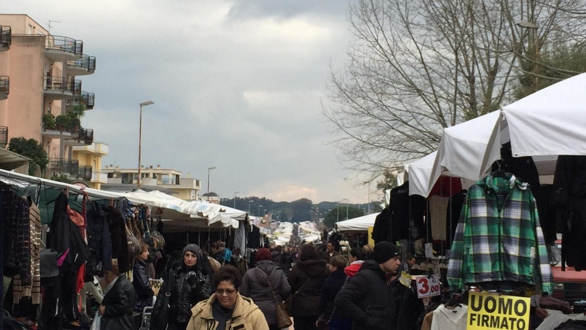 Cerimonie per lo sbarco, a Nettuno anticipato il mercato settimanale. - 